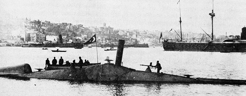 Abdül Hamid, dünyanın ilk su altından torpido atabilen denizaltısıydı.
